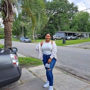 Meet your Posher, Almendarez